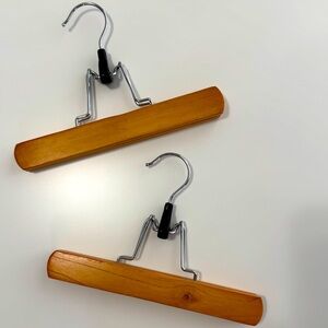 EUC WOODEN PRESS PANT/SKIRT/WRAP/SCARF HANGER